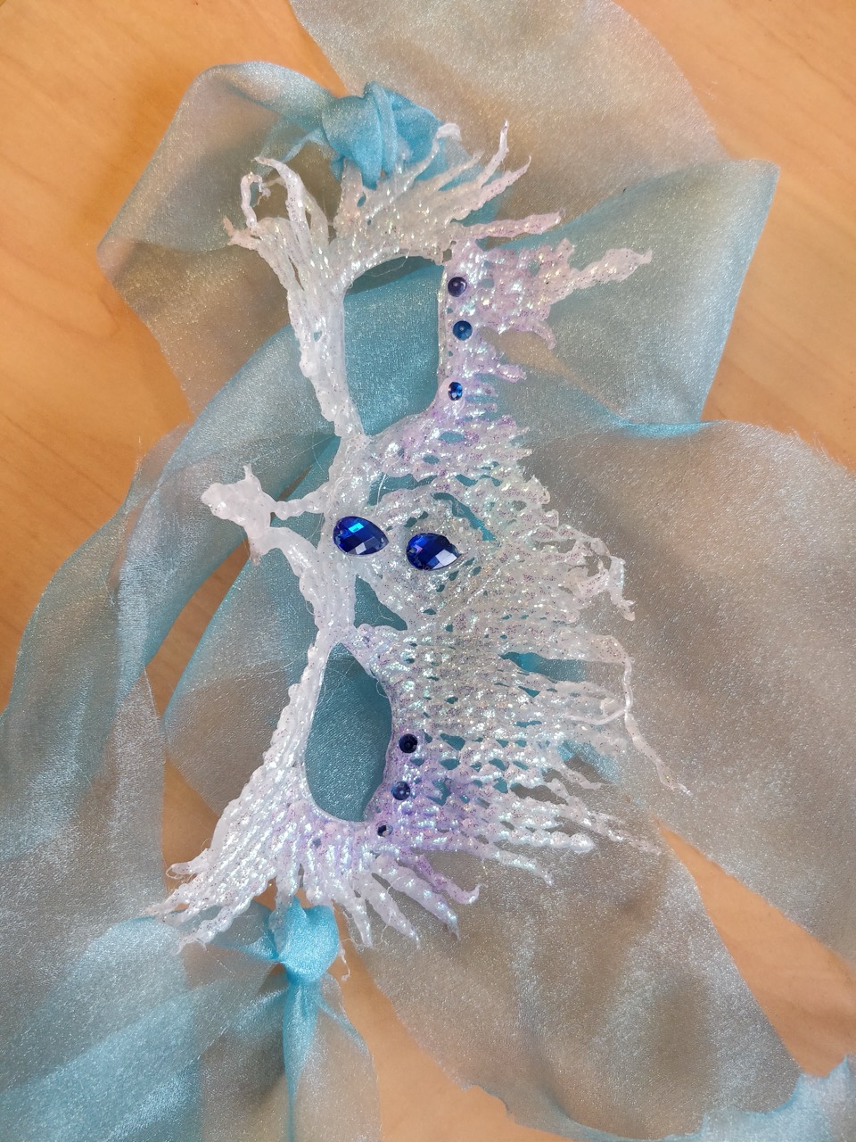 Masque reine des glaces au pistolet à colle 1B2F