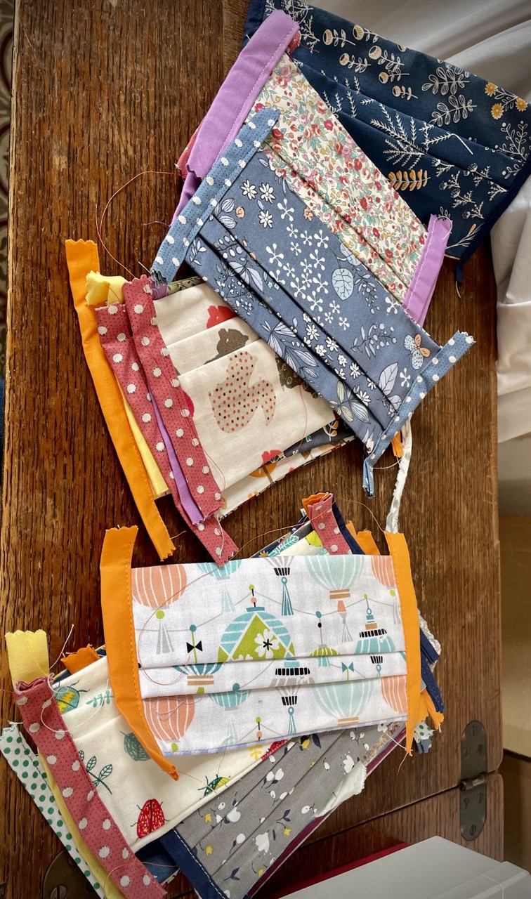 Guirlande de fanions pour le jardin en masques en tissus recyclé 1B2F