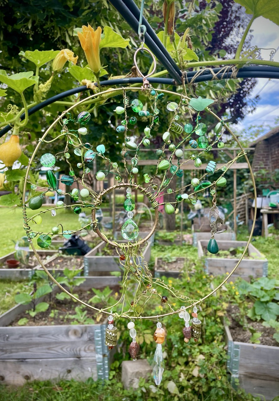 Mobile de jardin arbre de vie en perles de réemploi 1B2F