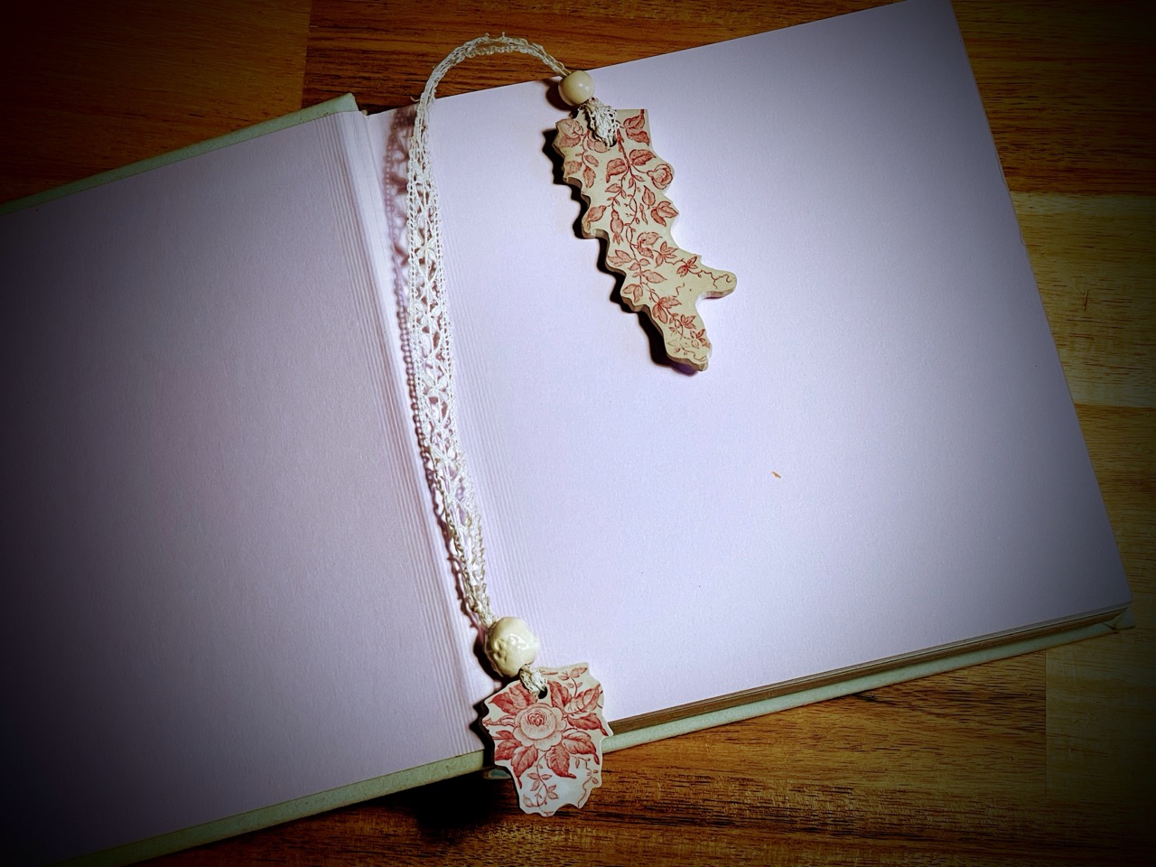 Marque page collection Marika, 1B2F en terre de fer réemployée