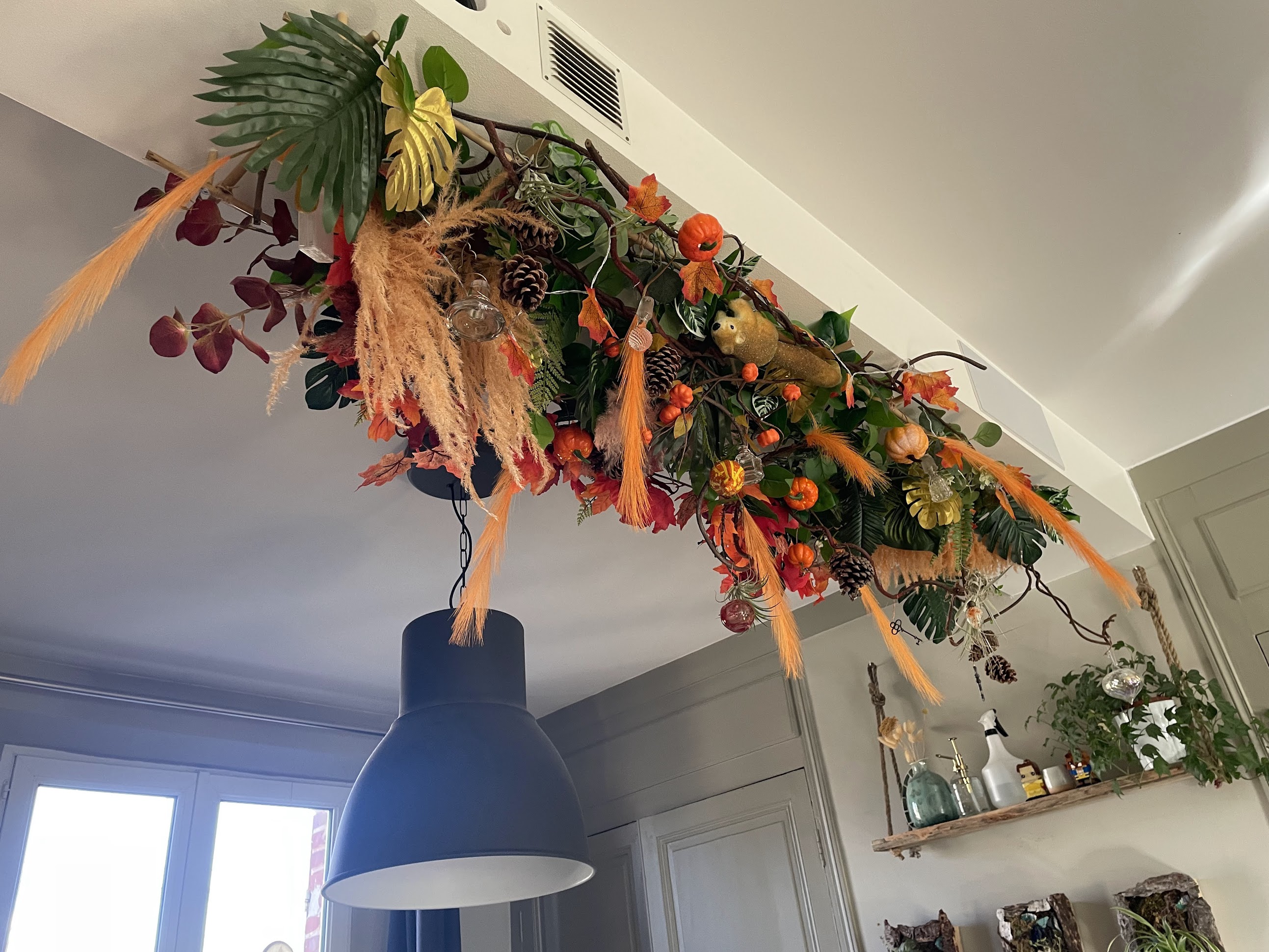 Décoration florale automne pour plafond