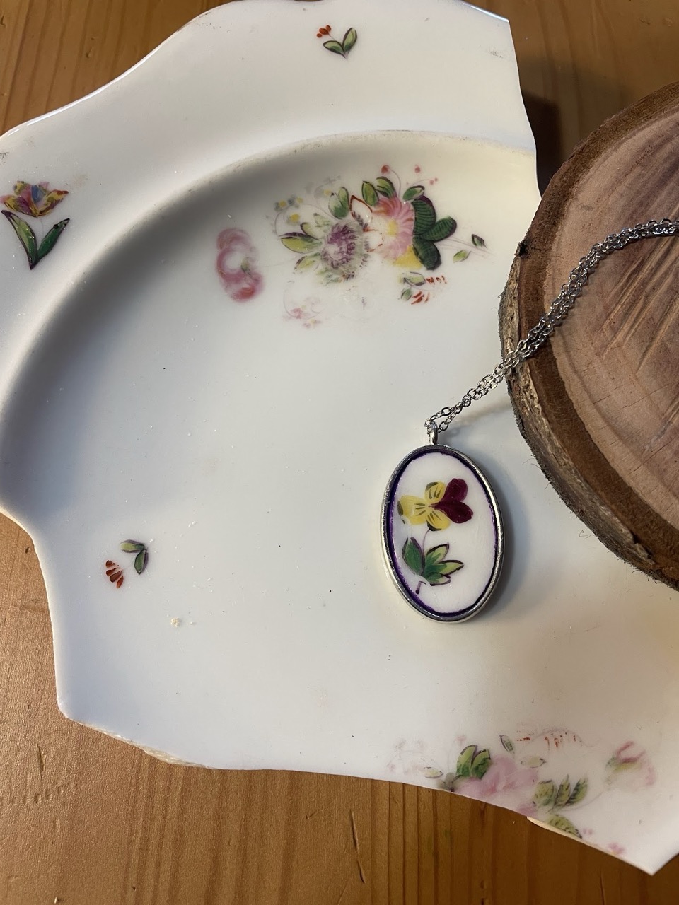 Pendentif en porcelaine anglaise recyclée 1B2F Collection Marie Louise