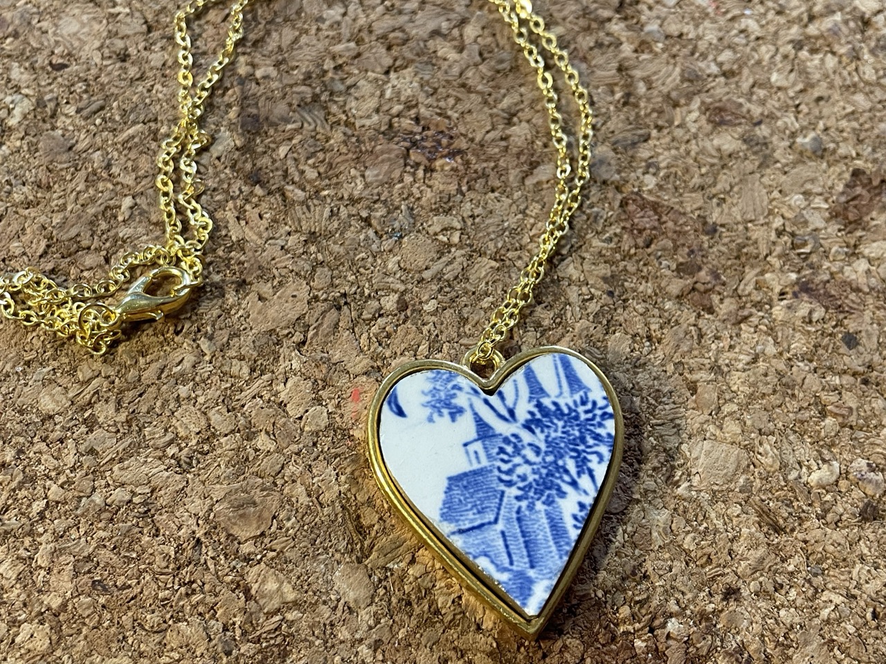 Pendentif en porcelaine anglaise recyclée collection Marie-Louise 1B2F