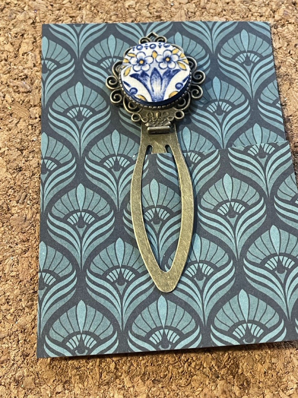 Marque page collection Marika, 1B2F en terre de fer réemployée