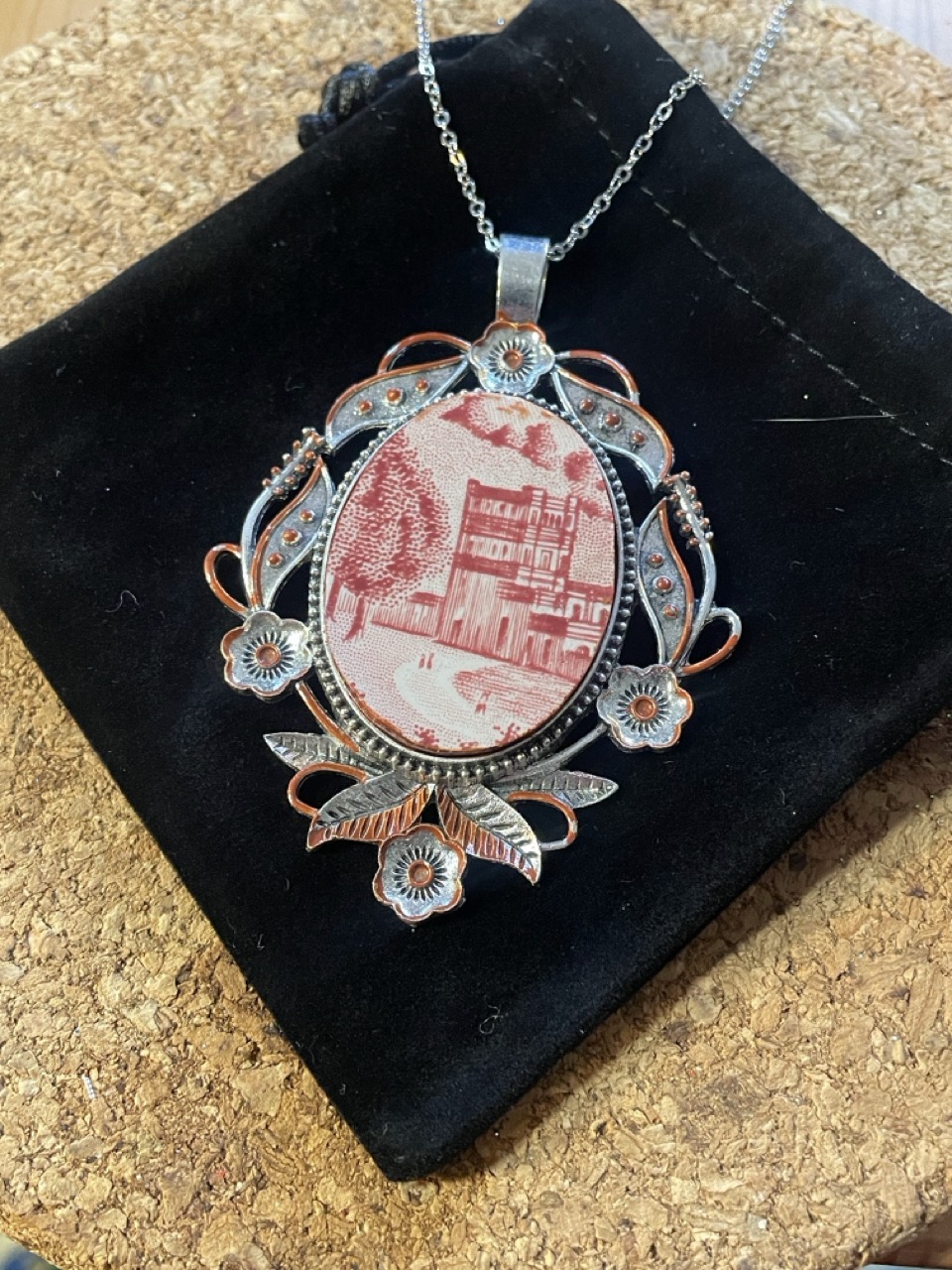 Pendentif en porcelaine anglaise recyclée collection Marie-Louise 1B2F