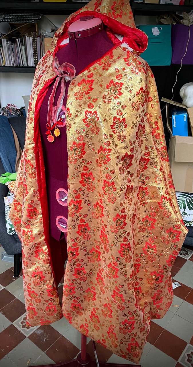 Cape réversible en tissus de réemploi 1B2F