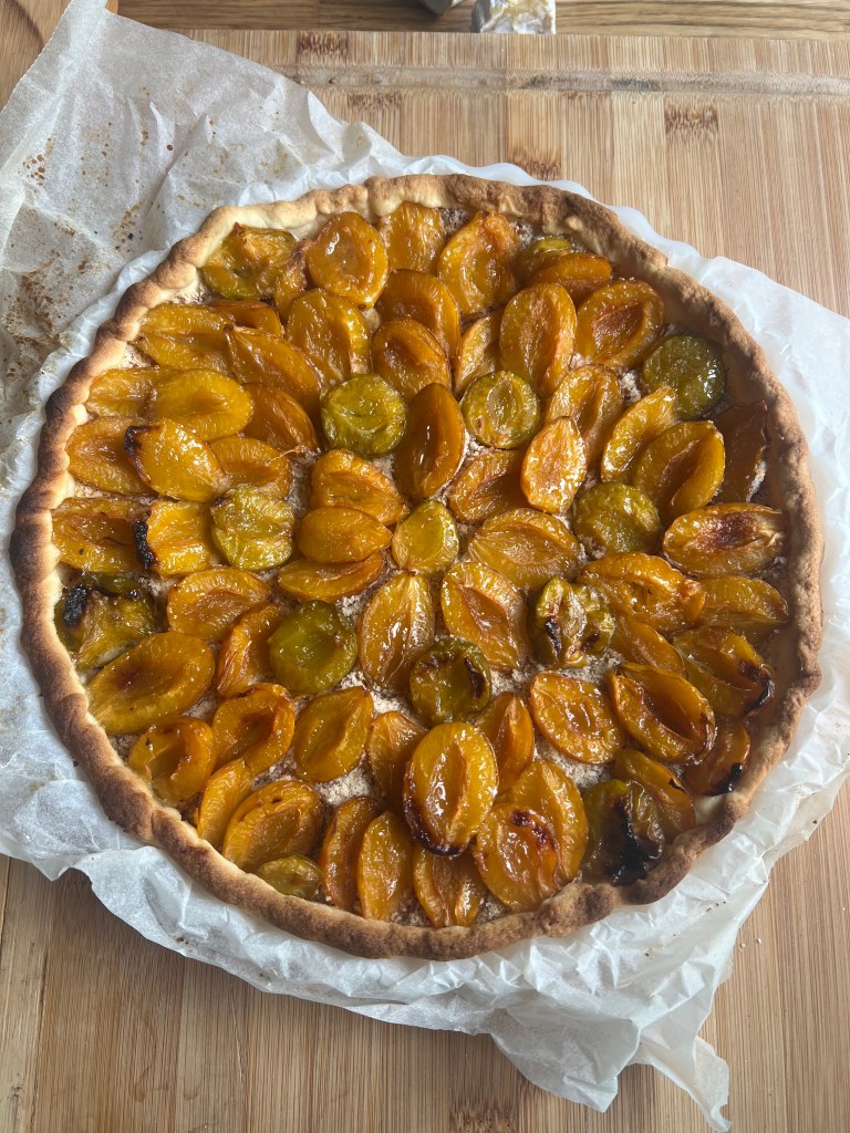 Tarte aux prunes, amandes et mirabelles