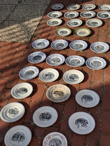 1B2F Location de vaisselle ancienne - les assiettes parlantes