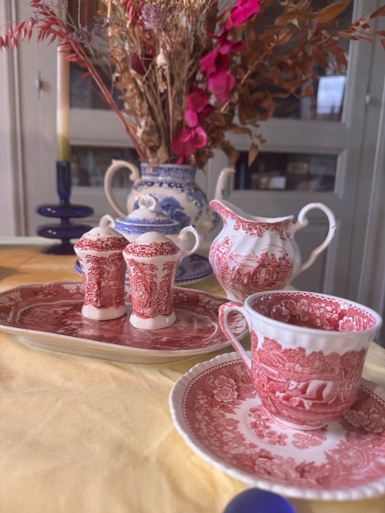 1B2F locations - Vaisselle ancienne vieux rose