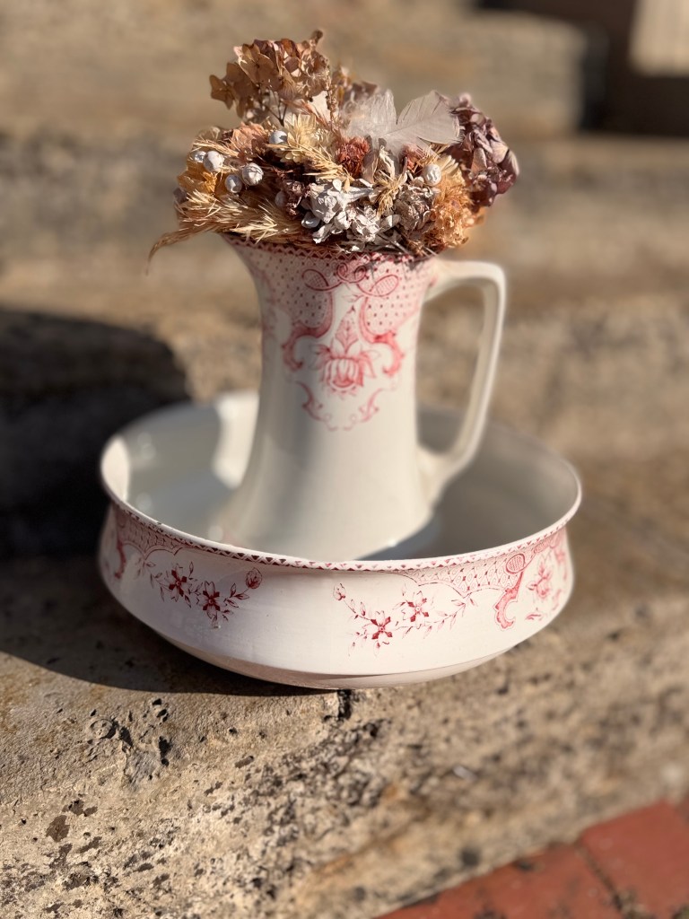 1B2F locations - Vaisselle ancienne vieux rose